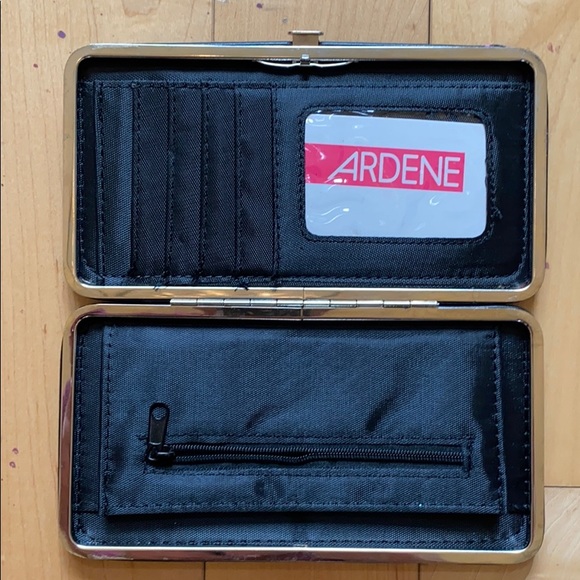 2 Fun Wallets - Picture 2 of 4